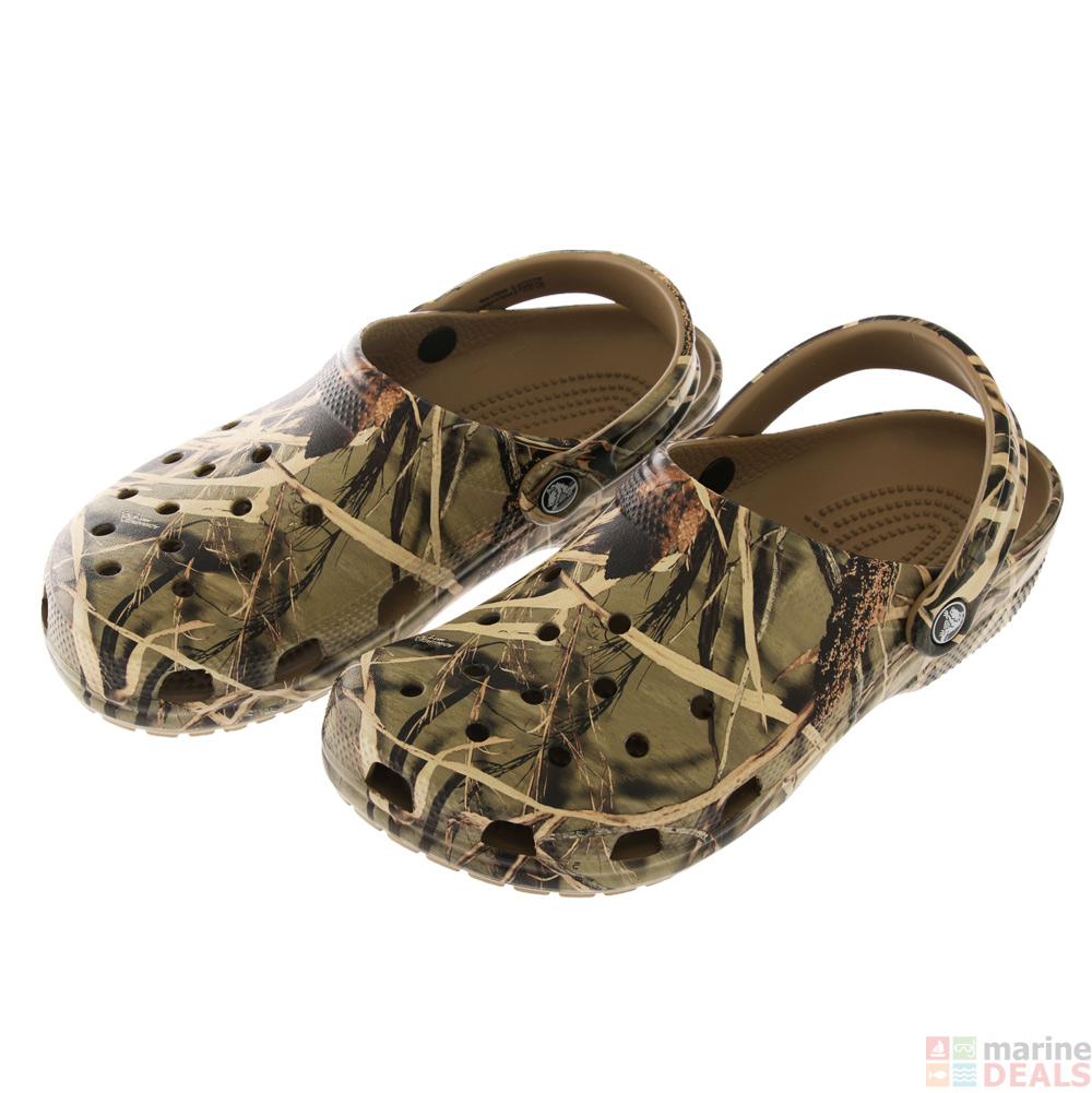 classic realtree v2 crocs