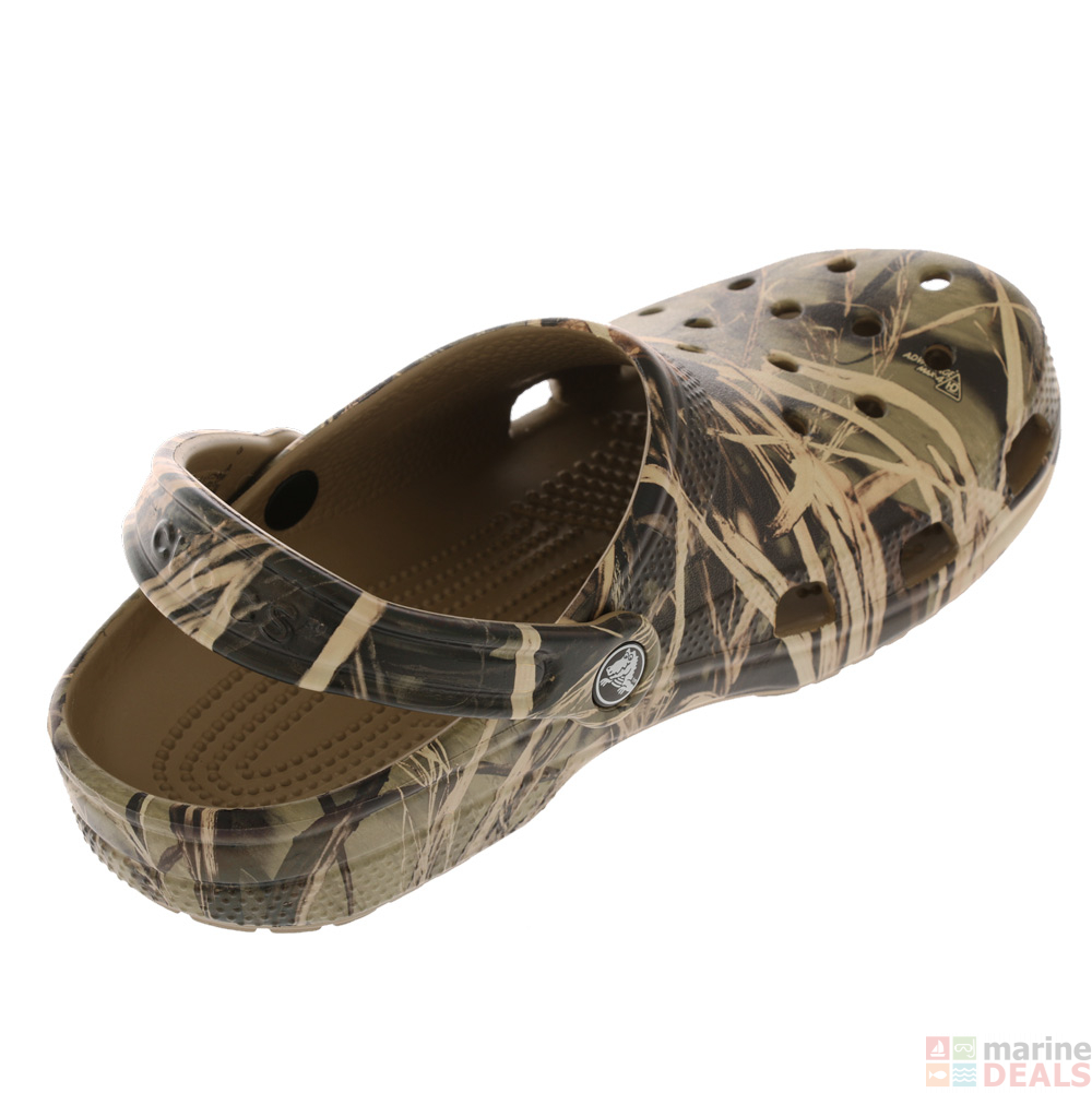 classic realtree v2 crocs