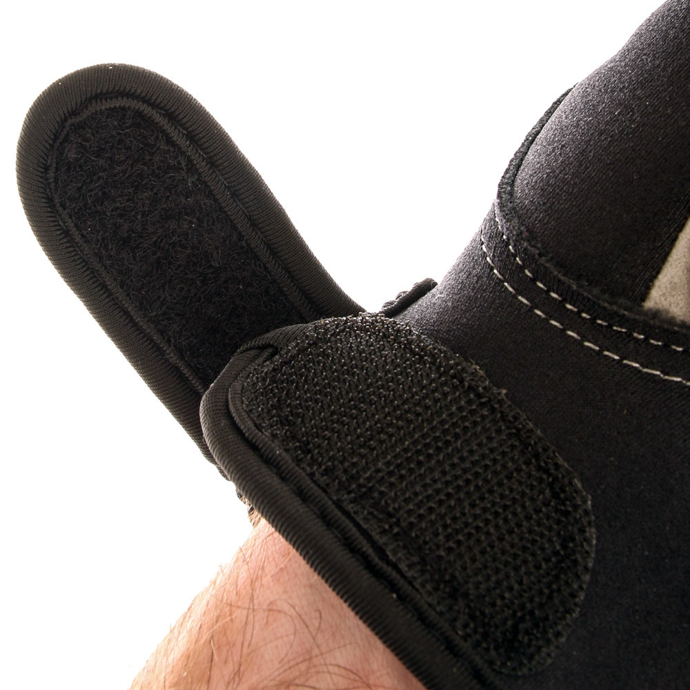 Buy Sharkskin Chillproof Watersports HeavyDuty Gloves online at Marine