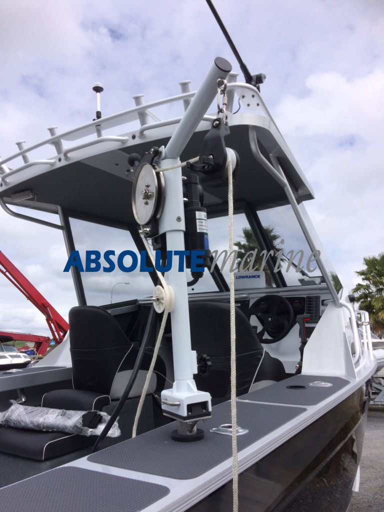 Buy maXtek MTK9000 Electric Pot Hauler 12V 900w 410mm Rope online at MarineDeals.co.nz